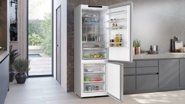 Siemens KG49NVIBG, Freistehende Kühl-Gefrier-Kombination mit Gefrierbereich unten