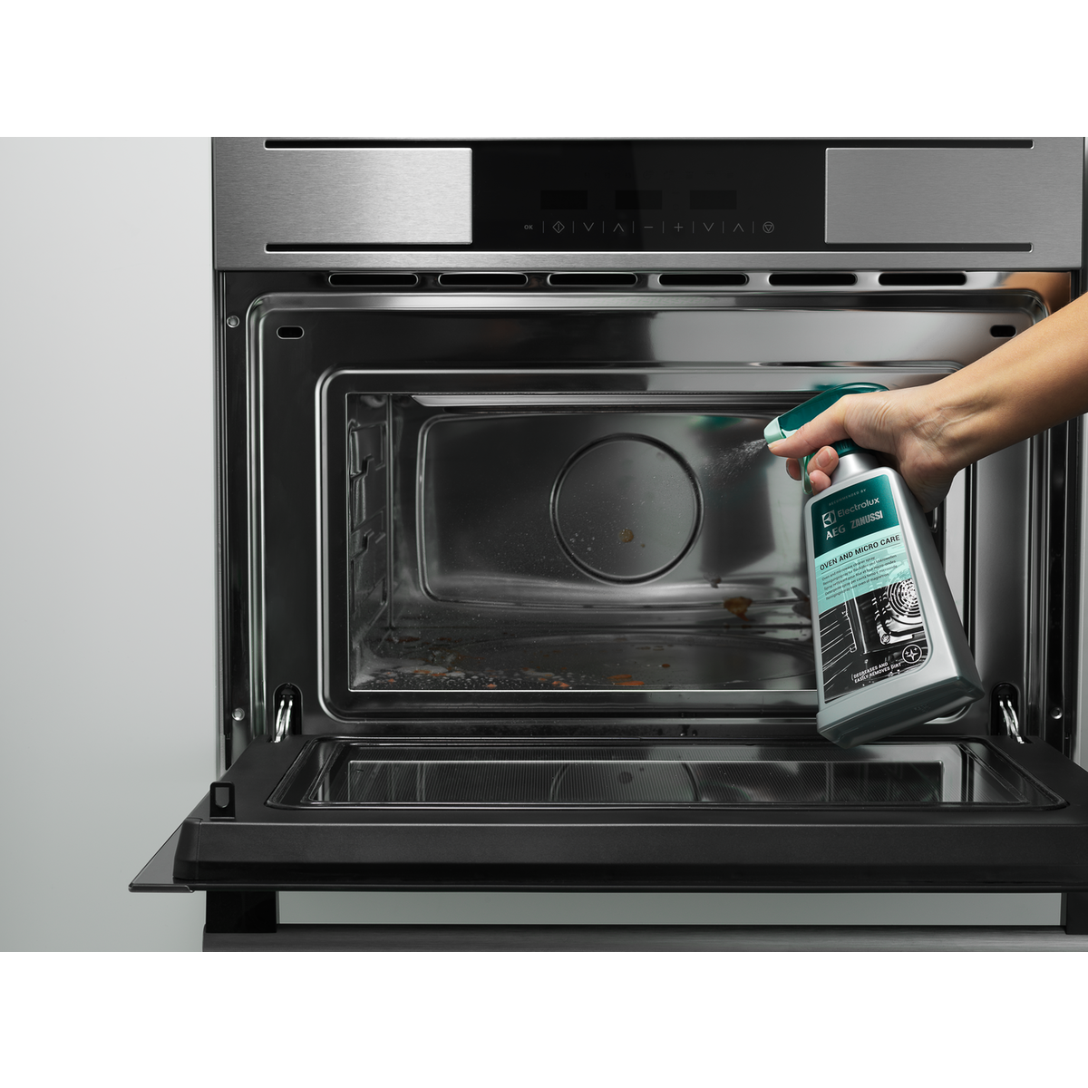 Очистка духового шкафа. Electrolux m3ocs200. Мытье духового шкафа. Спрей для чистки духовых шкафов и микроволновых печей Electrolux. Очистка микроволновой печи.