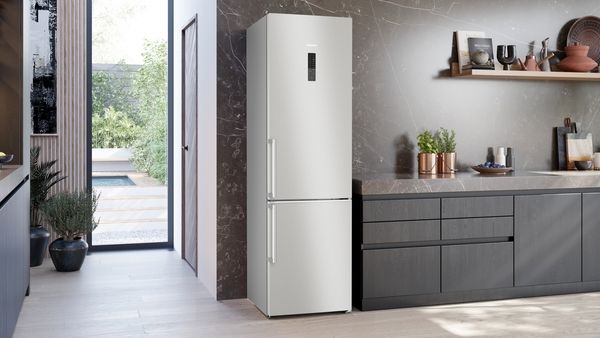 Siemens KG39NAIBT, Freistehende Kühl-Gefrier-Kombination mit Gefrierbereich unten