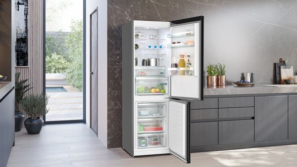 Siemens KG36NXXBF, Freistehende Kühl-Gefrier-Kombination mit Gefrierbereich unten