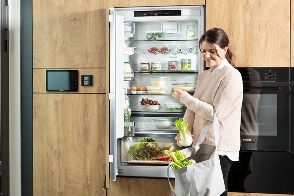 Siemens KF96RSBEA, Kühl-Gefrierkombination mehrtürig, Glasfront