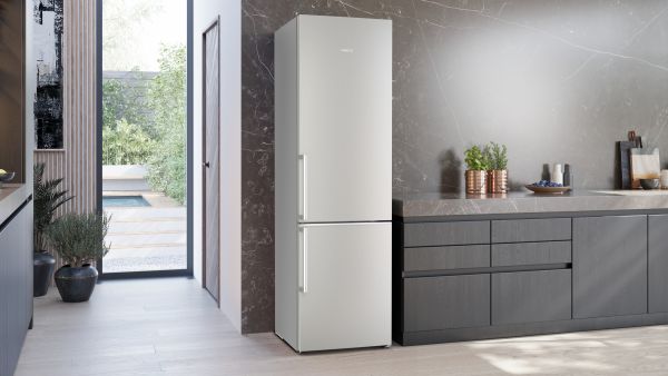 Siemens KG39NAIAU, Freistehende Kühl-Gefrier-Kombination mit Gefrierbereich unten
