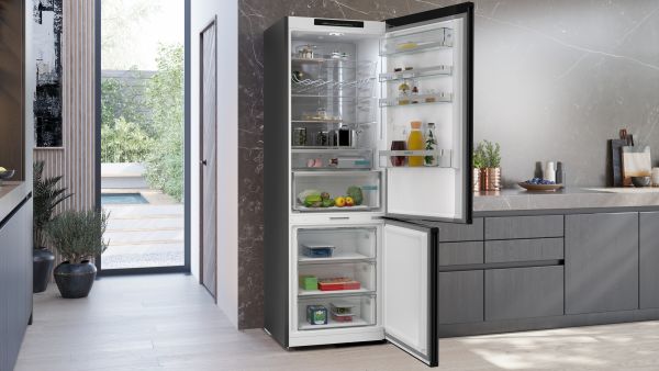 Siemens KG49N4XAF, Freistehende Kühl-Gefrier-Kombination mit Gefrierbereich unten