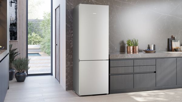 Siemens KG49NVIBG, Freistehende Kühl-Gefrier-Kombination mit Gefrierbereich unten