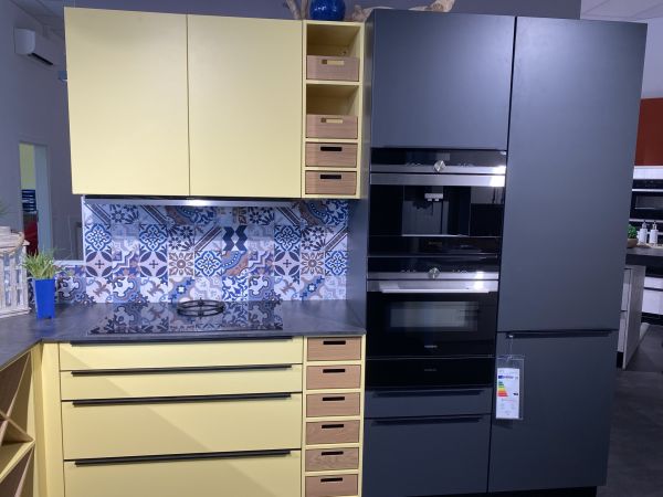 Schüller Biella L330 Pastellgelb-Satin APL K085 Oxid graphit