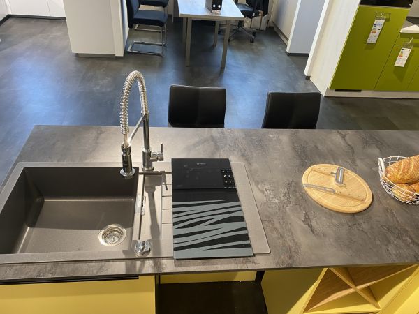 Schüller Biella L330 Pastellgelb-Satin APL K085 Oxid graphit